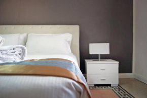 Vatican White Luxury Apartment full AC - 8 people